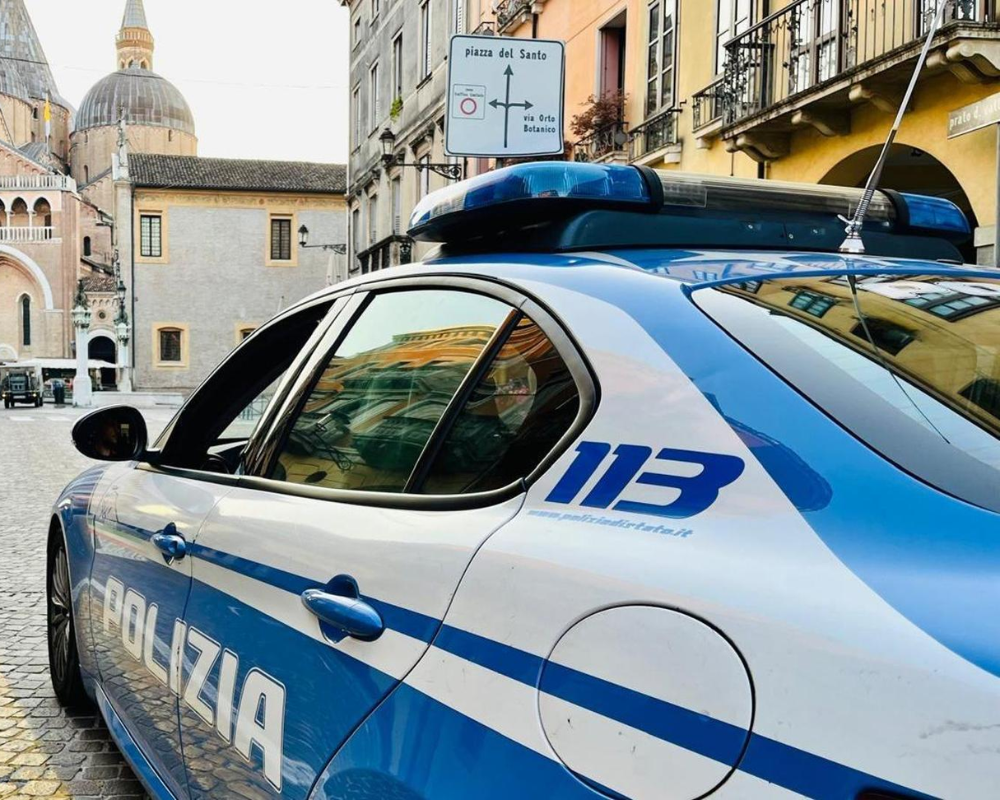 Medico-poliziotto blocca e fa arrestare in viale Ulisse due giovani ladri di un ciclomotore